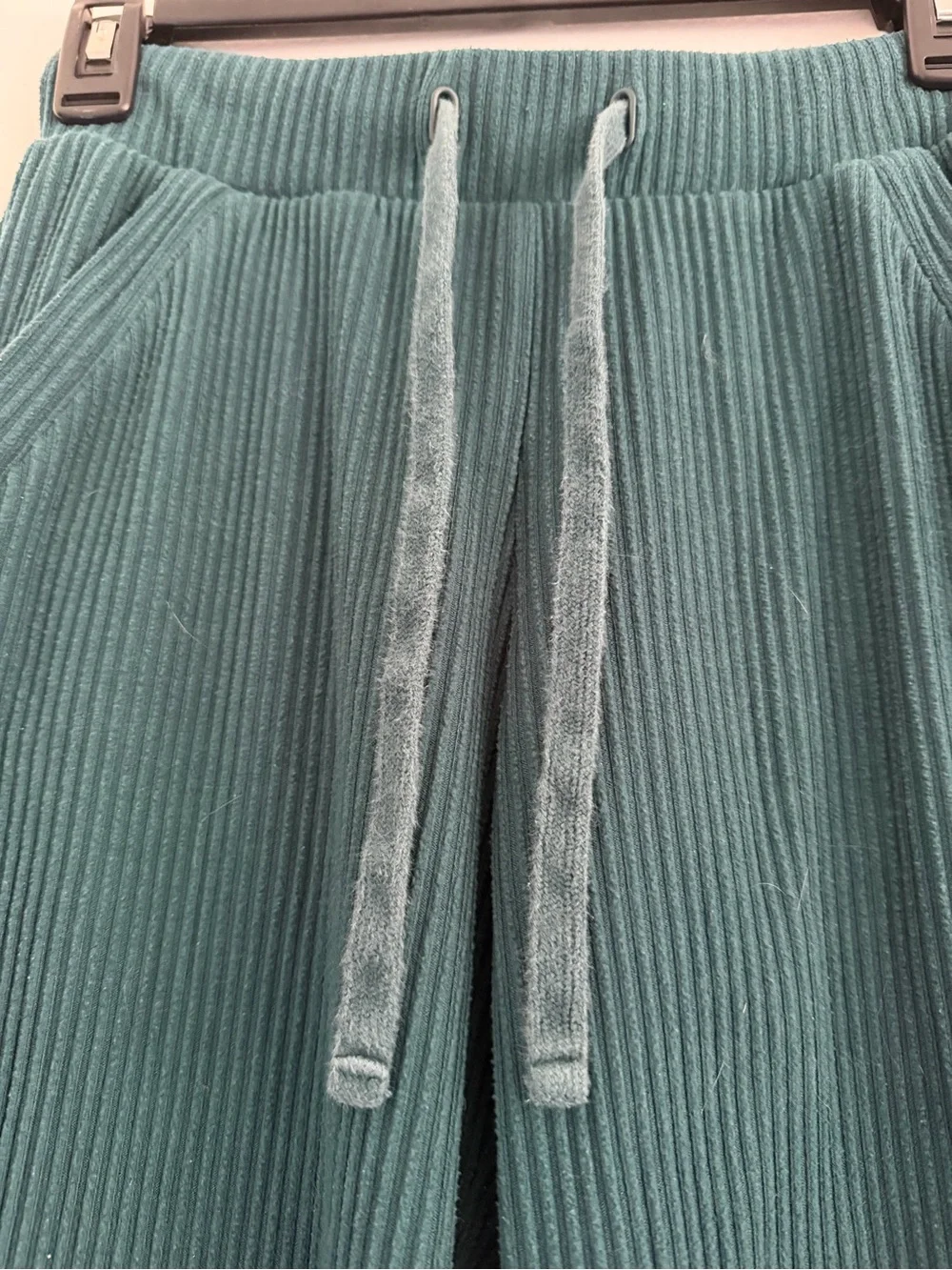 ALO Yoga Ribbed Leggings in Green